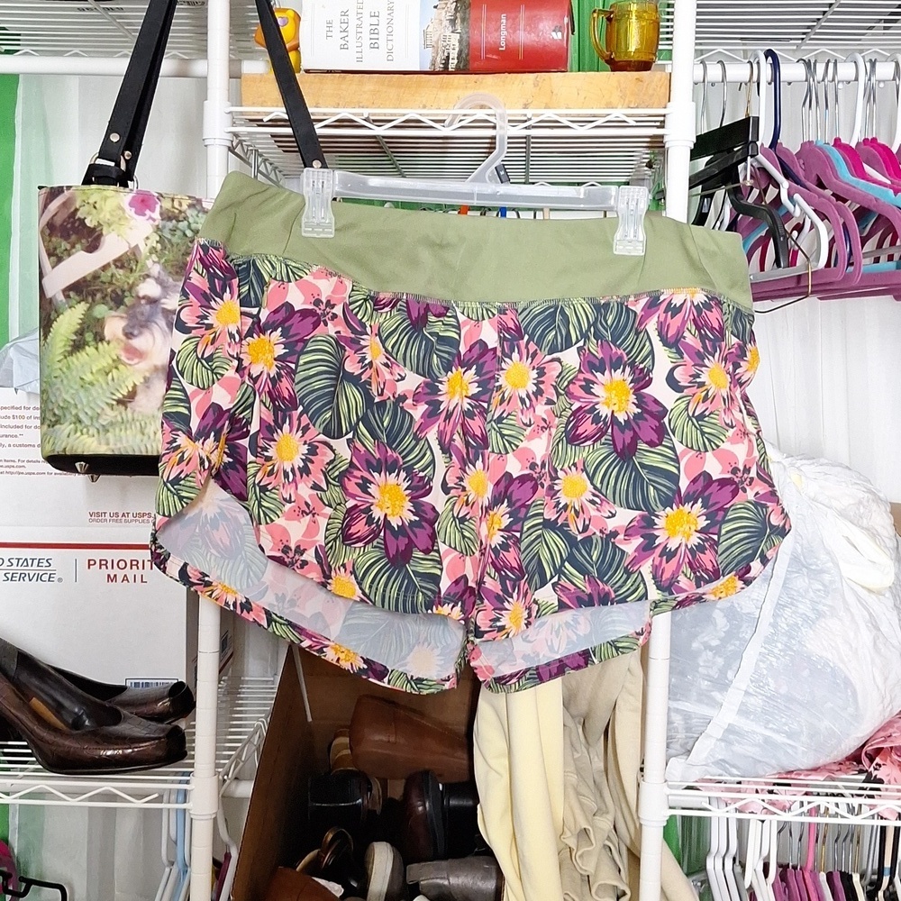 MTA SPORT FLORAL PRINT ACTIVE WEAR SHORTS 1X